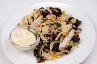 Салат с курицей черносливом и арахисом 200 г