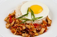 Японский рис с курицей и овощами 300 г