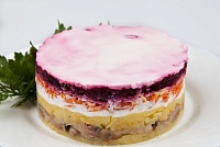 Салат "Сельдь под шубой (слоеный)" 300 г