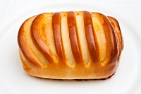 Пирожок печёный с яйцом и зелёным луком 100г