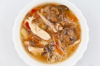 Суп с курицей, крахмальной лапшой и грибами 300 г