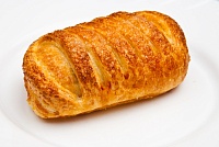 Слойка с вишней 100 г